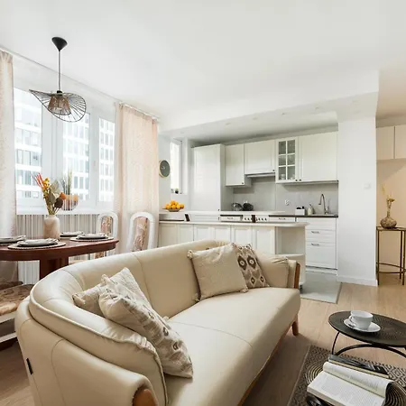 Apartamento Prosta With Loggia Near Metro Onz